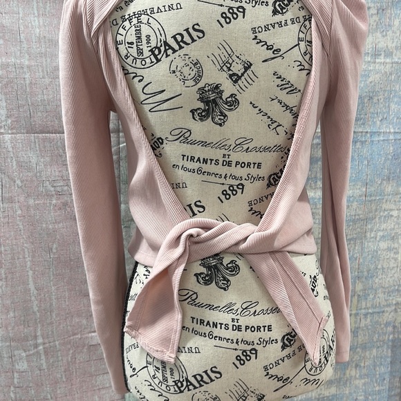 - Good used condition Woman’s Mi Ami top. Size small. - Picture 9 of 15